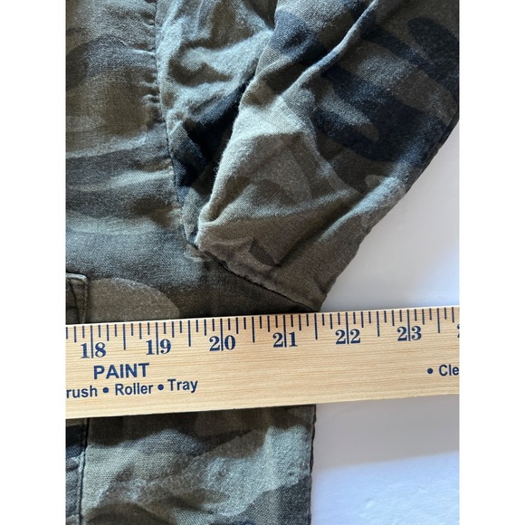 Sanctuary Camo Roll Tab Sleeve Boyfriend Shirt Button Up Womens Size M - Picture 7 of 8
